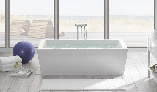 Free standing bathtub